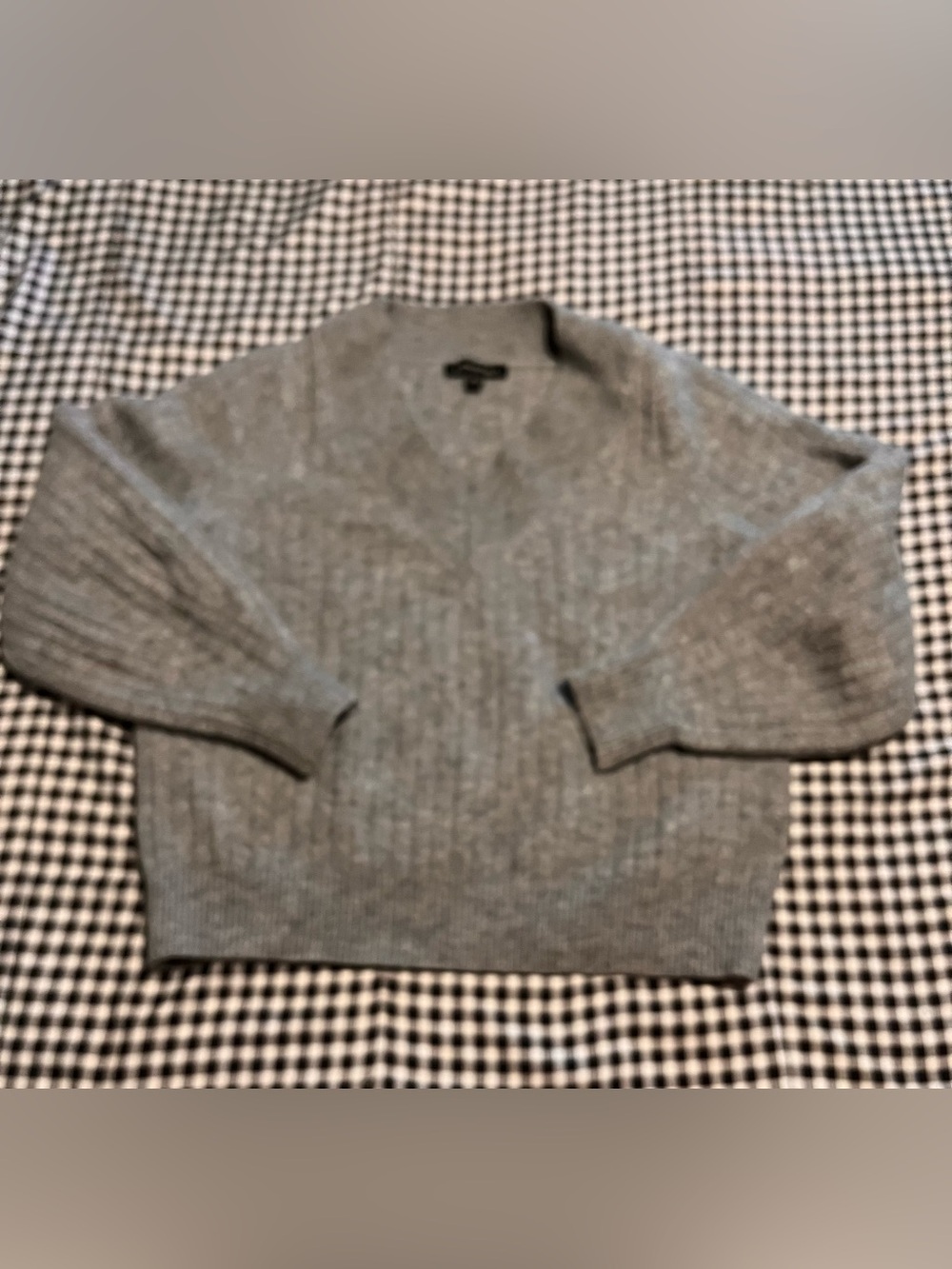 Banana Republic Women's Gray V-Neck Ribbed Sweater large
